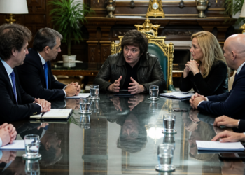 El Gobierno busca revitalizar la comunicación y confía en un relanzamiento de la gestión