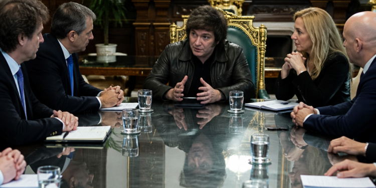 El Gobierno busca revitalizar la comunicación y confía en un relanzamiento de la gestión