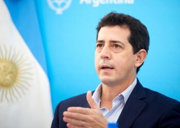 Debate sobre la deuda: Wado de Pedro se alinea con Máximo Kirchner para imponer límites legislativos al acuerdo con el FMI