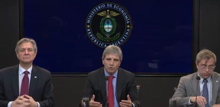 Eficiencia fiscal en la mira: El Gobierno justifica la importación de billetes desde China y arremete contra la gestión anterior