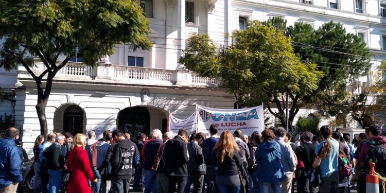 Desvinculaciones en el sector nuclear generan alarma y movilizaciones