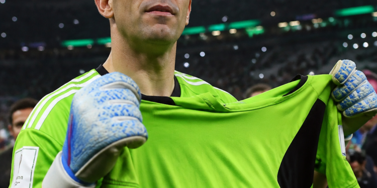 Dibu Martínez confirma un importante traspaso en pleno Mundial