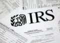 El IRS otorga un reembolso automático de 2,200 dólares a familias con hijos menores de 17 años bajo condiciones específicas