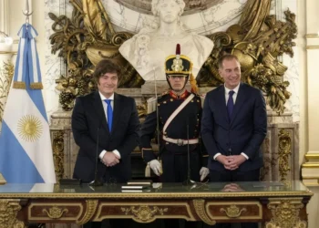 La asunción de Santilli: tensiones con Adorni, reacciones sobre Macri y respaldo de gobernadores