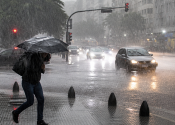 Intensas tormentas afectan el AMBA: se emitió alerta naranja por posible granizo
