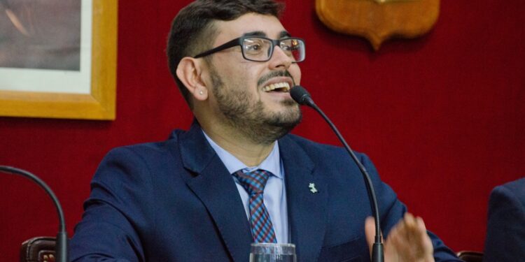 El intendente de Saavedra comparte su camino hacia la recuperación tras dejar la cocaína