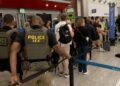 Estados Unidos implementa controles migratorios que permiten el arresto automático de quienes no renuevan su visa