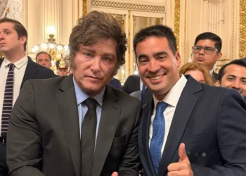 El nuevo vocero presidencial presenta un estilo comunicacional diferente al de Javier Milei