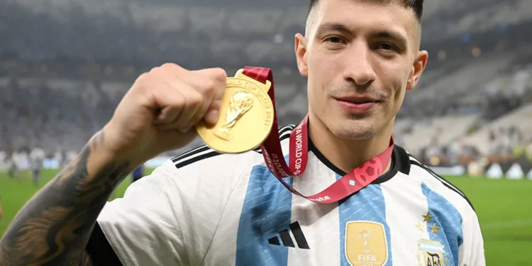 El vínculo entre Lisandro Martinez y Muri López: un amor que lo transformó