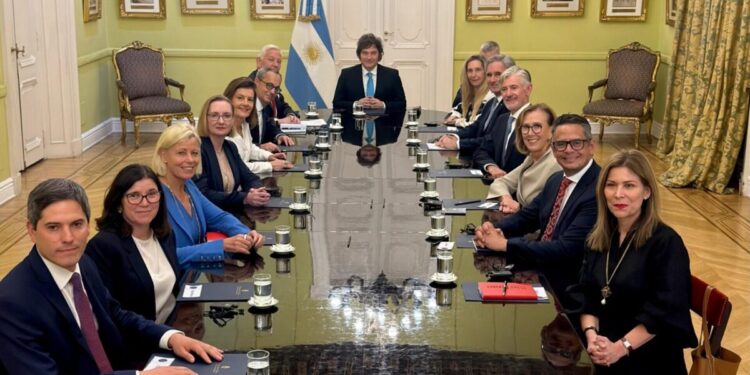 Javier Milei se reunió con directivos de Bayer en Casa Rosada