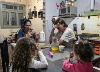 Más del 92% de los hogares argentinos enfrenta deudas y se incrementa la morosidad