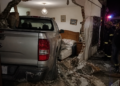 Un hombre embriagado chocó su camioneta contra el dormitorio de un anciano