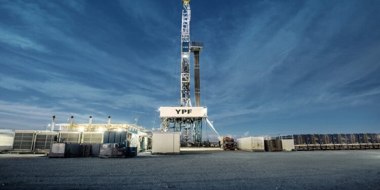 YPF recauda US$ 405 millones a través de la venta de dos yacimientos en Mendoza