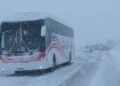 Dos choferes y un coordinador de una empresa de transportes permanecen varados en Las Leñas bajo condiciones extremas