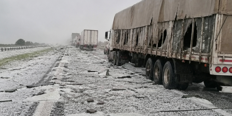Intensa tormenta con granizo en Santa Fe: heridos, daños severos y camiones varados