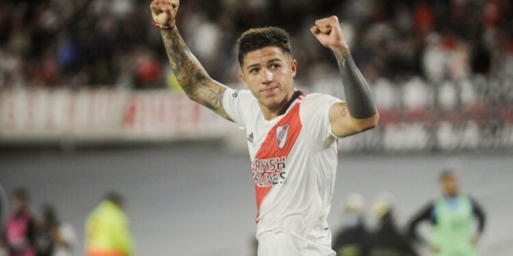 El saludo de Enzo Fernández a Thiago Almada que entusiasmó a los hinchas tras su llegada a River
