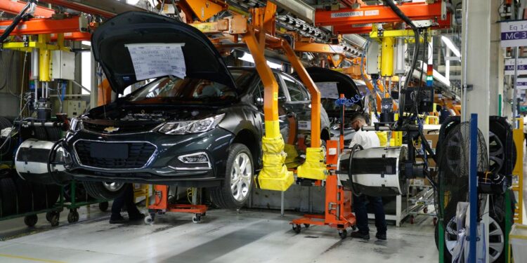 La competencia china obliga a las automotrices a reacomodar producción y ventas en Argentina