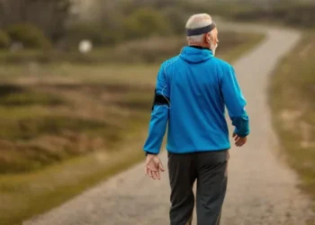 Caminar rápido a los 80 años reduce el riesgo de deterioro cognitivo