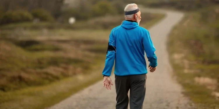 Caminar rápido a los 80 años reduce el riesgo de deterioro cognitivo