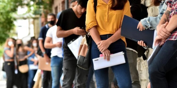 El desempleo juvenil mundial subió al 12,4% y crece la preocupación por el impacto de la inteligencia artificial