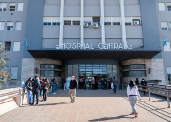 Salud pública: qué establece la nueva regla para extranjeros sin residencia permanente