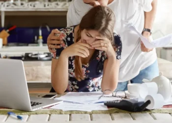Los bancos concentran el 81% del crédito y más del 63% de la deuda irregular de las familias