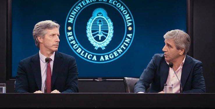 El Gobierno busca sostener el dólar en $1.500 mientras coordina tasas y reservas