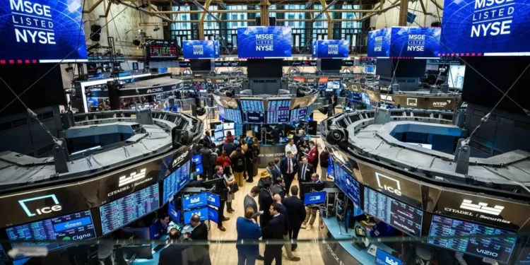 Mercados: el riesgo país subió a 512 puntos y los inversores siguen atentos a las tasas y al dólar