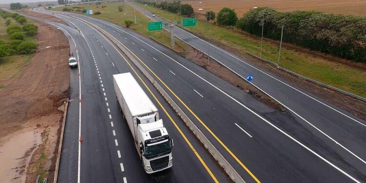 El Gobierno avanza con la concesión de 4.000 kilómetros de rutas nacionales y crece la preocupación en las provincias