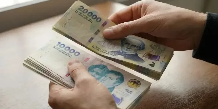 Salario mínimo: el Gobierno busca llevar los sueldos de convenio por encima de $1 millón