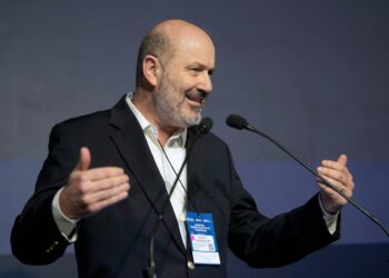 Sturzenegger retrocede ante la desregulación en el ingreso de buques