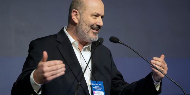 Sturzenegger retrocede ante la desregulación en el ingreso de buques