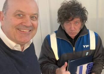El ministro Federico Sturzenegger mantiene reuniones para incentivar a que se firmen convenios colectivos de trabajo a nivel de empresa y no de actividad