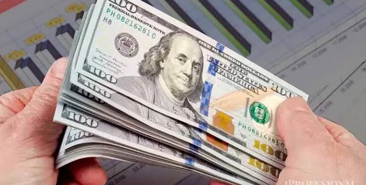 Mercado cambiario: A cuánto cotizan el dólar blue y el oficial al inicio de la rueda el lunes 3 de Agosto