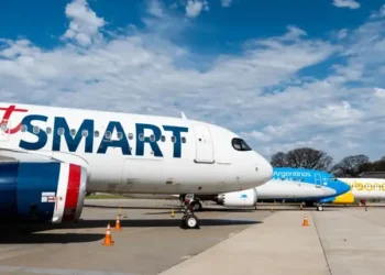 El Gobierno abre una mesa de diálogo con las aerolíneas tras los conflictos por tarifas y gestión del espacio aéreo