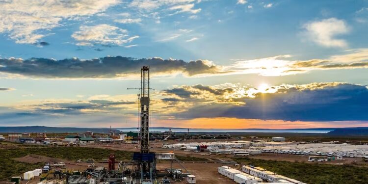 Vaca Muerta impulsa a la Argentina entre los países que más aumentan su producción de petróleo en la región