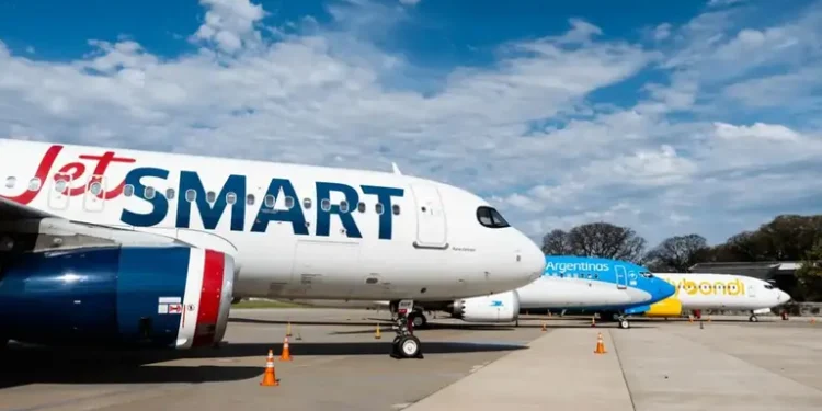 El Gobierno abre una mesa de diálogo con las aerolíneas tras los conflictos por tarifas y gestión del espacio aéreo