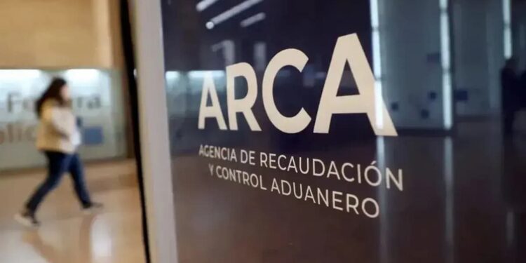 ARCA: cuáles son los montos que pueden generar controles sobre transferencias y movimientos de dinero