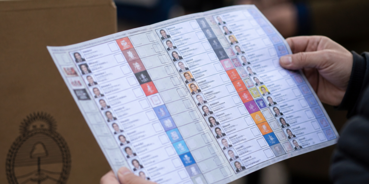 189 dirigentes piden que 15 provincias adopten la Boleta Única de Papel antes de 2027