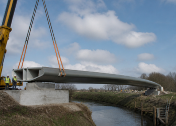 Inauguran el primer puente que utiliza palas de aerogeneradores como vigas estructurales