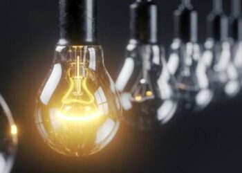 Energía corrigió el precio mayorista de la electricidad para grandes usuarios de distribuidoras