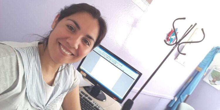 Controversia por una docente absuelta tras acusaciones de maltrato y abuso