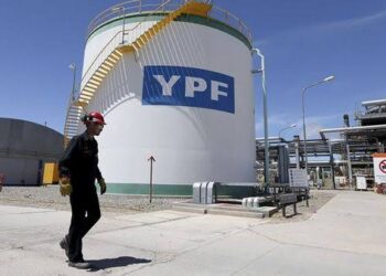 YPF anticipó que las obras de Argentina LNG comenzarán en febrero y que faltan tres acuerdos de financiamiento