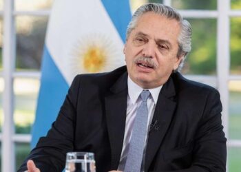 Alberto Fernández volvió a cruzar a Cristina Kirchner: dijo que si le hacía caso con el FMI “hubiera estallado la economía y Argentina en mil pedazos”