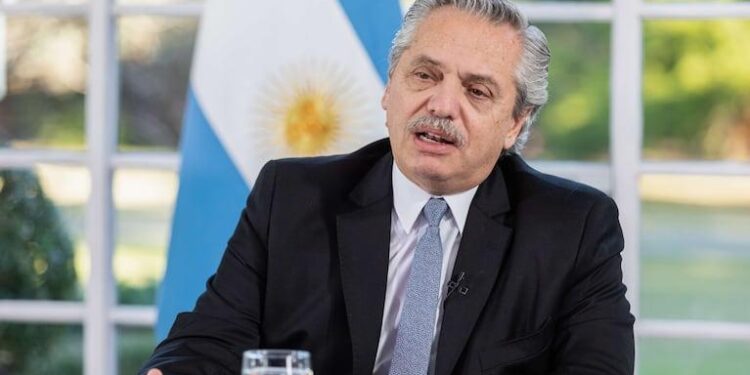 Alberto Fernández volvió a cruzar a Cristina Kirchner: dijo que si le hacía caso con el FMI “hubiera estallado la economía y Argentina en mil pedazos”