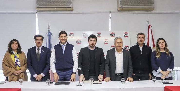 Los gobernadores de la UCR respaldan la suspensión de las PASO, aunque surgen diferencias sobre una posible alianza con Milei