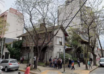 Fallece un bebé de 12 días en Quilmes tras ser golpeado por una palta