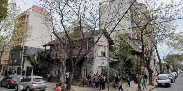 Fallece un bebé de 12 días en Quilmes tras ser golpeado por una palta