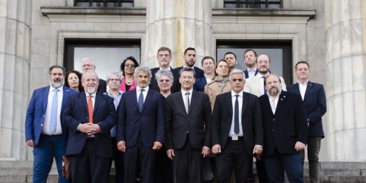 Rectores trasladan su reunión a Plaza de Mayo para reclamar el financiamiento universitario