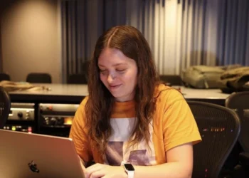 Lucía Capúa, ingeniera de sonido: ‘El costo de una carrera en Estados Unidos puede superar los $200.000 dólares’
